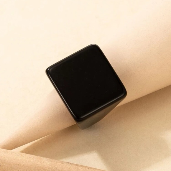 Black Resin Ring - Picture 4 of 7